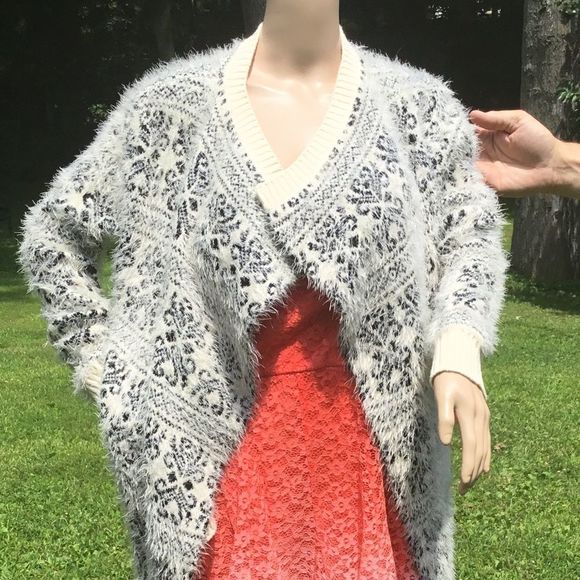 Like NEW Cirana Eyelash Aztec Design Cardigan - Picture 3 of 8